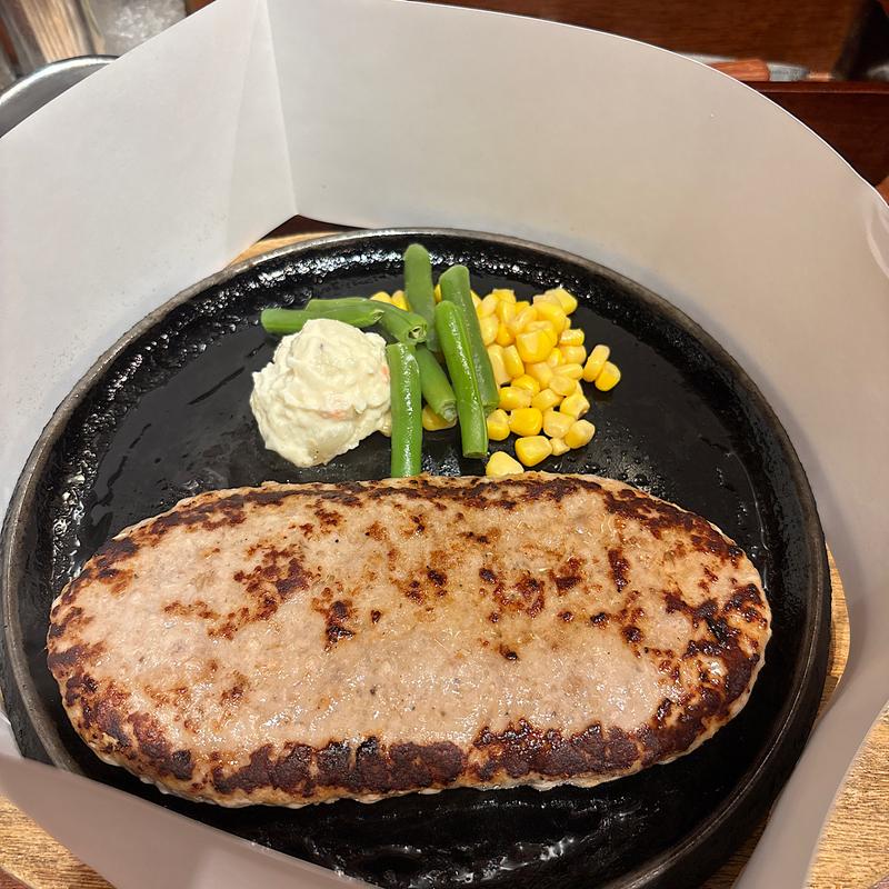 王国ハンバーグ 210g(鉄板王国 西新宿店)