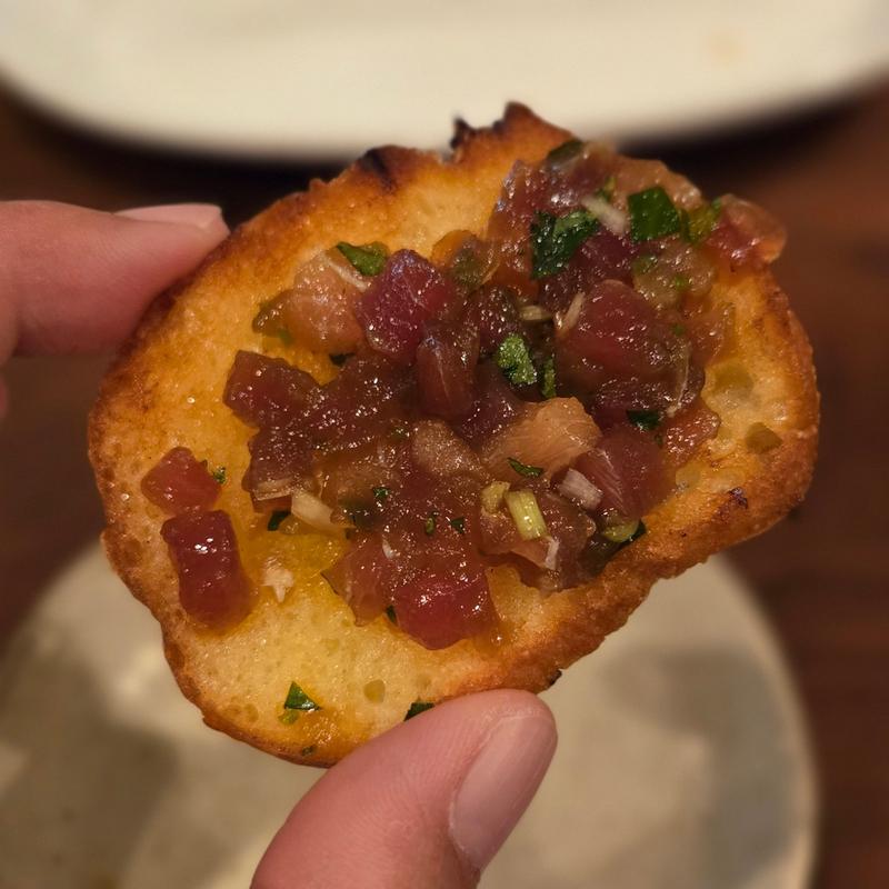 マグロタルタルのブルスケッタ(えん座北新地店)