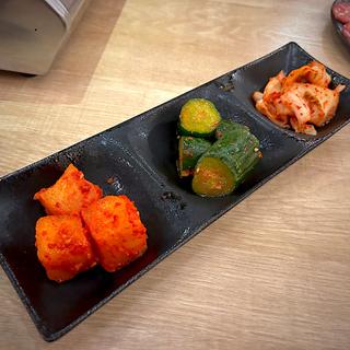 キムチ盛り合わせ(焼肉ホルモン下町の牛)