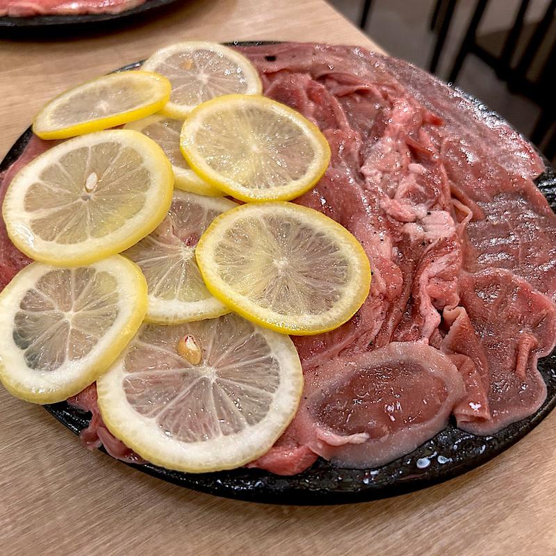 豚タン＆まるごとレモン豚タン(焼肉ホルモン下町の牛)