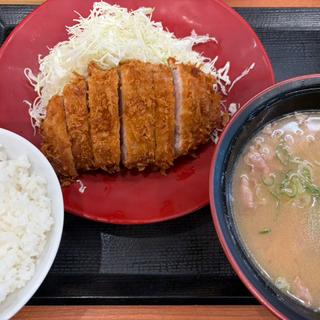 ロースかつ定食(かつや 新橋店)