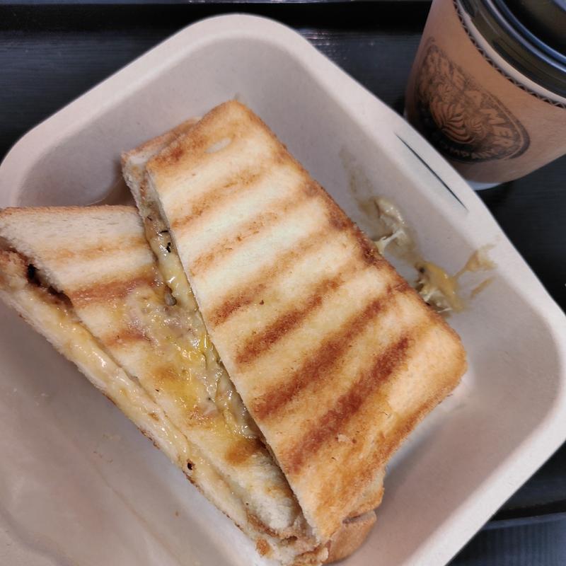 ツナ＆チーズサンド＋ドリンクセット(Streamer coffee company nakameguro)