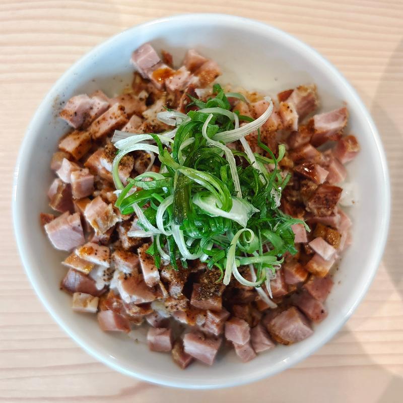 チャーシュー丼(ラーメンLab ろじっく)