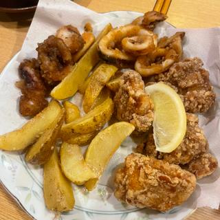 唐揚げ盛り合わせ(武州うどんあかね&みどりダイニング)