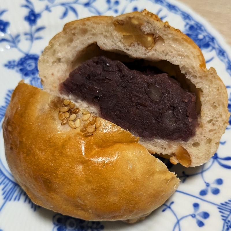 くるみあんぱん(カメハチベーカリー)