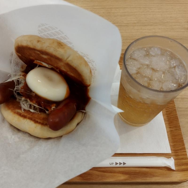 月見フォカッチャ、ジンジャーエール(モスバーガー 亀有北口店)