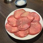 塩タン(あかね亭 焼肉部)