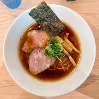醤油ラーメン(ラーメンLab ろじっく)