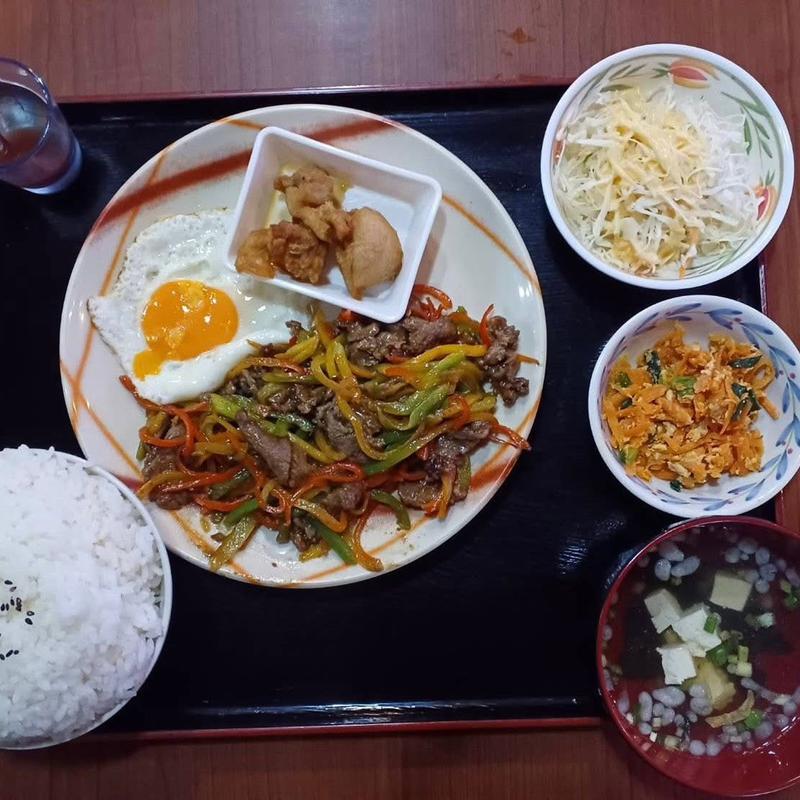 Aランチ 牛肉ピーマン炒め定食(アクアリュウム喫茶 慈伴賜)