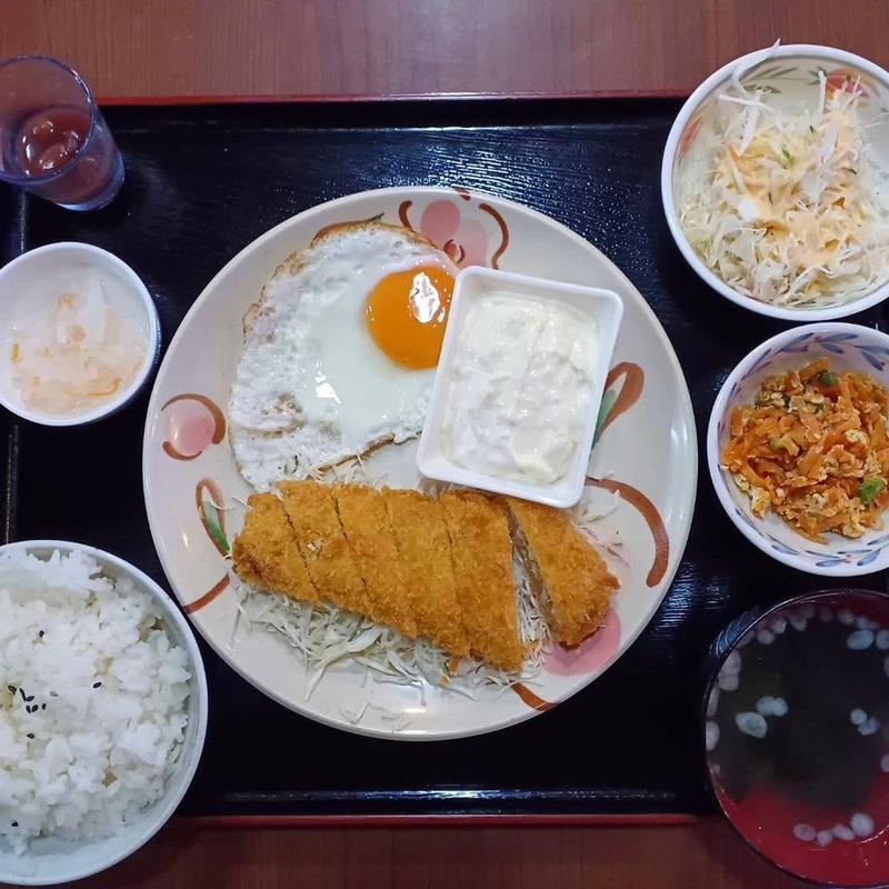 Bランチ マグロカツ定食(アクアリュウム喫茶 慈伴賜)