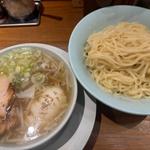 もり中華　ゆで卵スライス