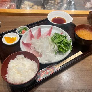 新鮮ぶりのしゃぶしゃぶ定食