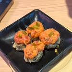 クリームチーズの揚げ巻きスパイシーツナのせ
