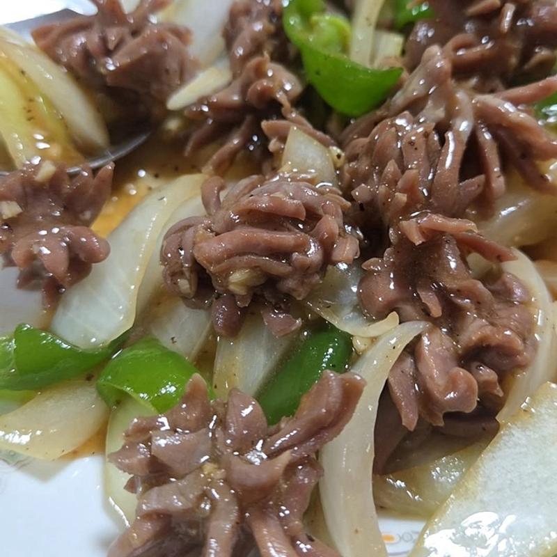 砂肝とピーマン玉ねぎ炒め(兆徳 )