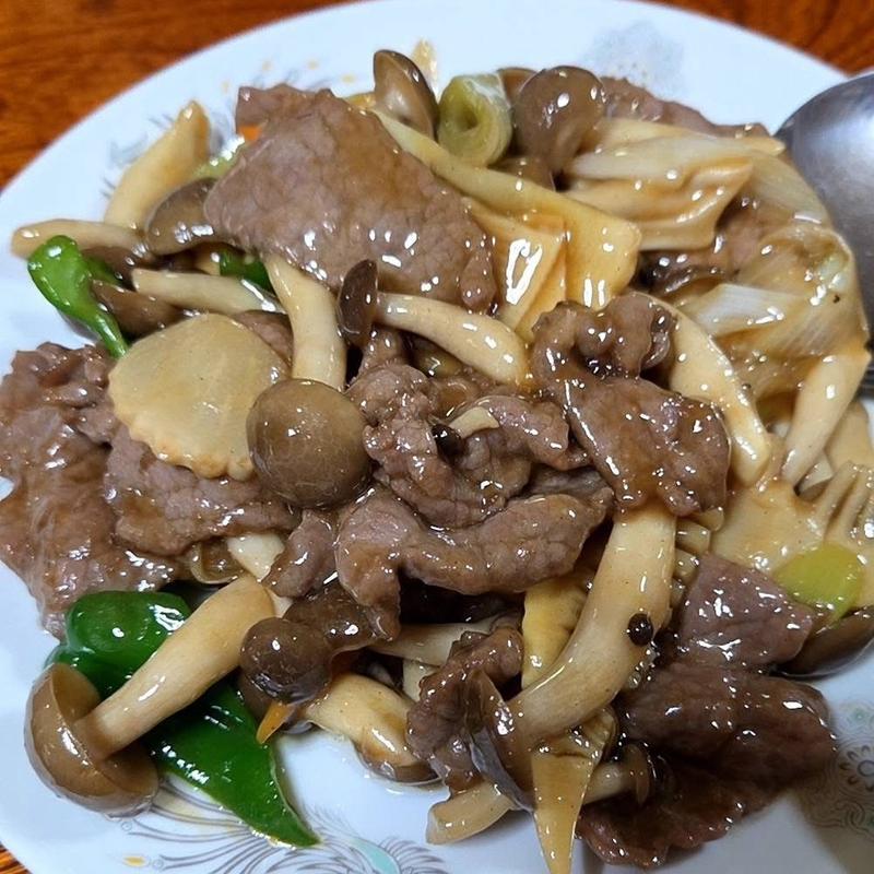 牛肉とキノコのオイスターソース炒め(兆徳 )