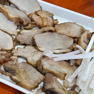 鴨の骨なしモモ肉の燻製(合鴨肉専門店 サムスンネ)
