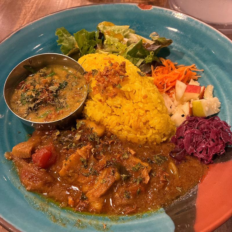 ダブル（ルーローハンカレー、ほうれん草とお豆のベジタリアンカレー）(GOOD LUCK CURRY)