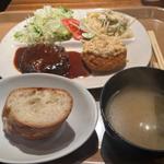 コンビランチ（ハンバーグ&すき焼きコロッケ）
