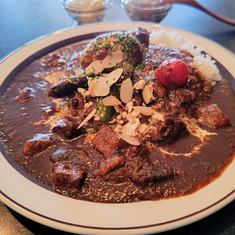 スペシャルカレー(ビーフ)(Woof Curry)