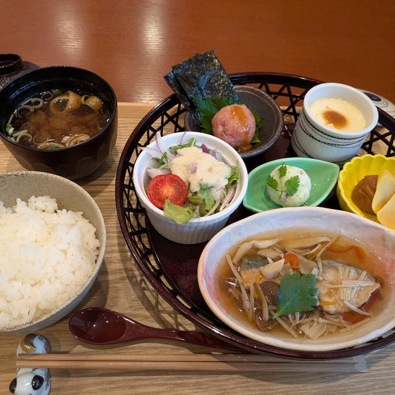 紀乃家の籠盛り御膳(紀乃家茶寮（きのやさりょう）)