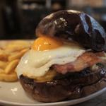 エッグベーコンチーズバーガー