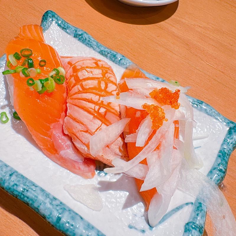 サーモン三昧(すし酒場さしす KITTE大阪店)