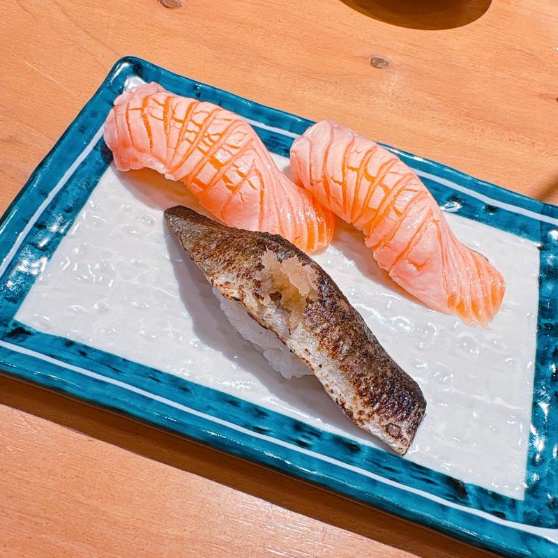 秋刀魚の炙り寿司(すし酒場さしす KITTE大阪店)