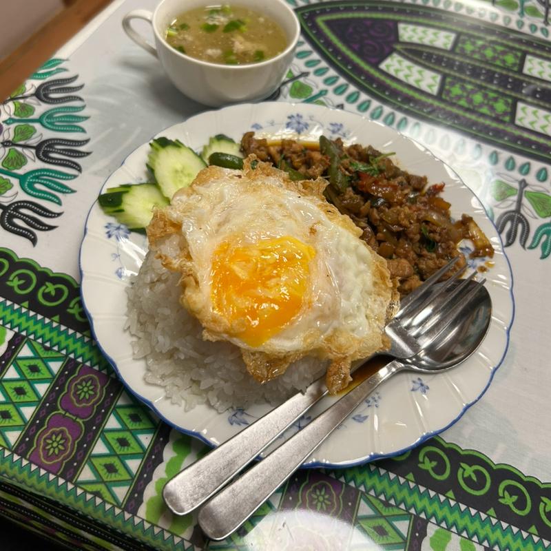 ガパオライス(タイ料理マ二ー ร้านอาหารไทยมณี)