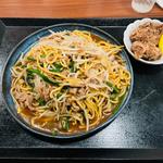 ニラもやし焼きそば 唐揚げ付