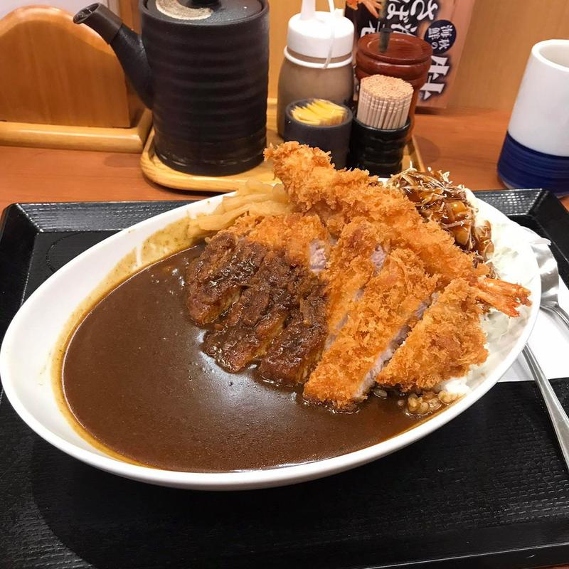カツカレー ご飯大盛り 海老フライ(かつや 経堂店)