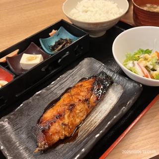 焼魚定食(魚然 神田店 （うおぜん）)