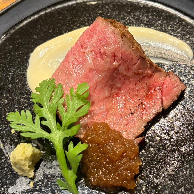 和牛赤身の薪焼きローストビーフ(かまど焼 NIKUYOROZU 三鷹店)