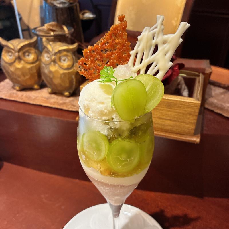 シャインマスカットのプティパフェ(カカオティエ ゴカン 高麗橋本店)