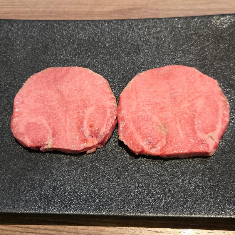 上質な黒牛タン(牛成)