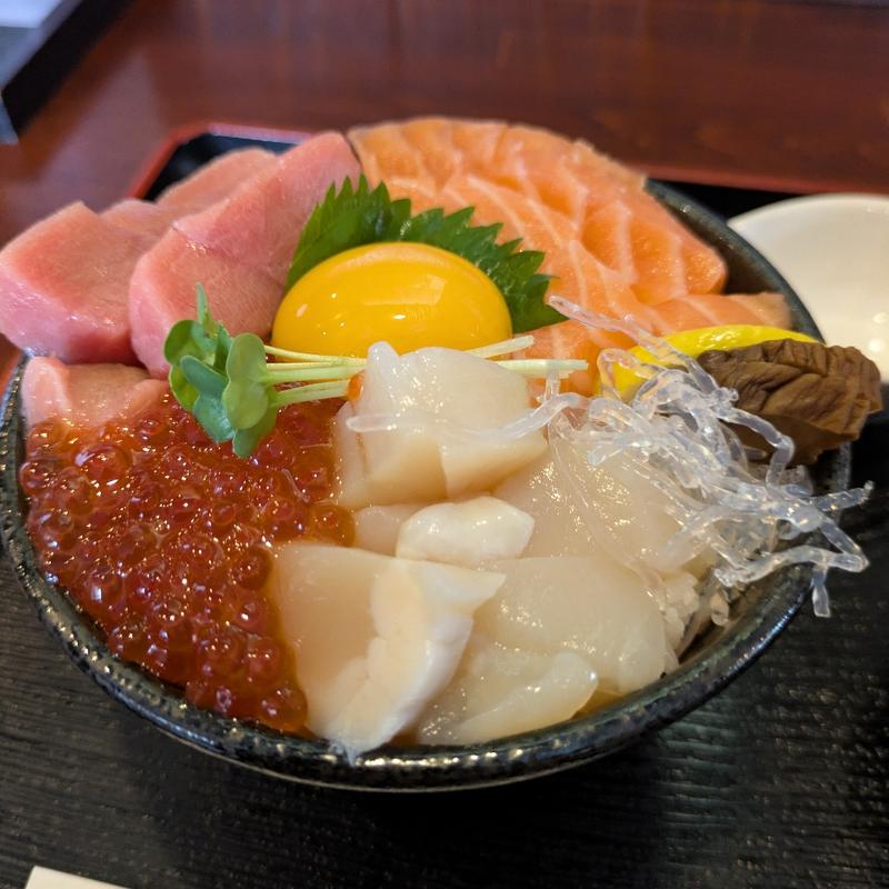 月見四色丼(はまゆり )