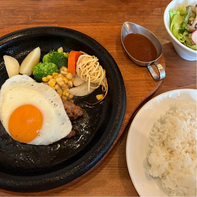 国産黒毛和牛ハンバーグミニ　サラダライスセット(グリルアラベル 横浜本店)