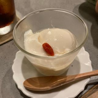 豆乳杏仁豆腐(豆腐屋料理店 四方八方(ヨモヤモ))