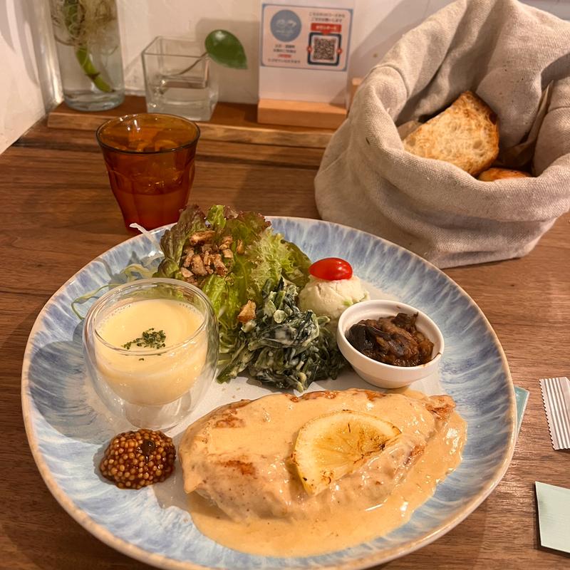 鶏肉のレモンクリーム(neukcafe(ヌークカフェ))