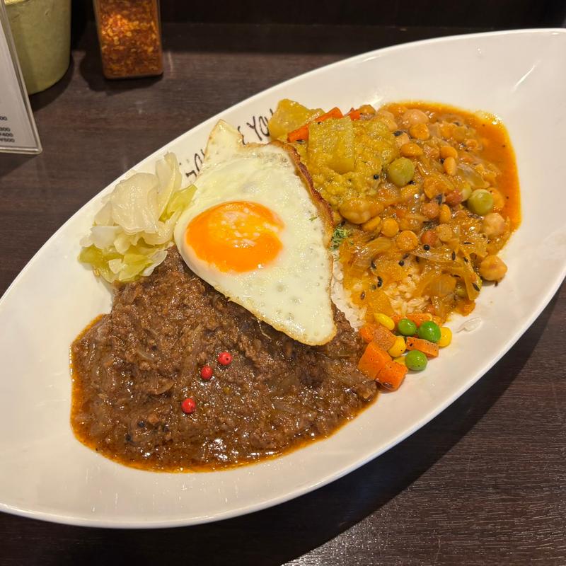 ハーフ&ハーフカレー（キーマカレー+豆カレー）(ハイ，ハウ アー ユー)