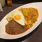 ハーフ&ハーフカレー（キーマカレー+豆カレー）