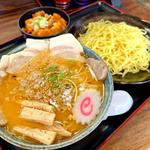 味噌つけ麺 鶏皮焼肉丼
