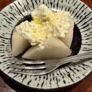梨とリコッタチーズ(ギルガメ食堂)