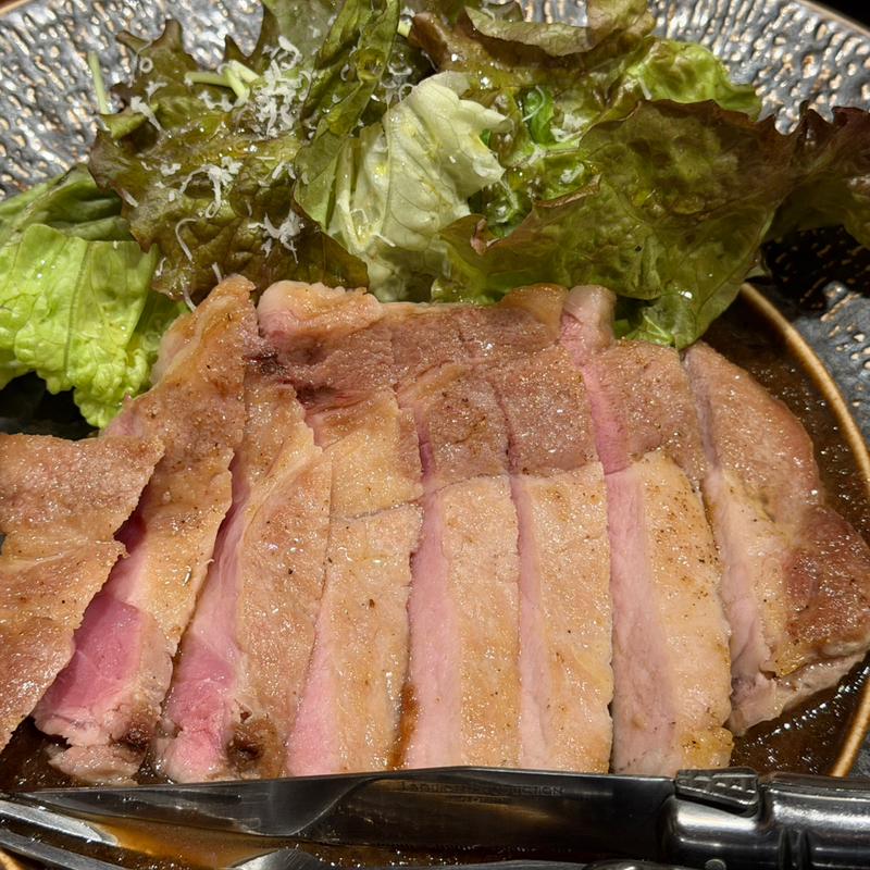 黒豚ロースのソテー林檎バター　(ギルガメ食堂)