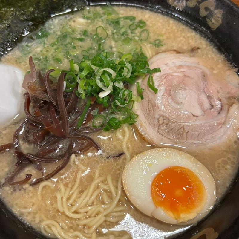 豚骨ラーメン(総本家 支那虎 天神橋通店 （しな虎 そうほんけ しなとら）)