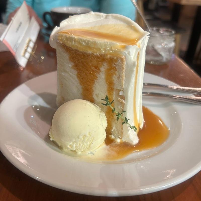 エンゼルフードキャラメルケーキ(マザームーンカフェ 神戸国際会館店)
