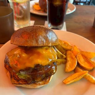(CRITTERS BURGER)
