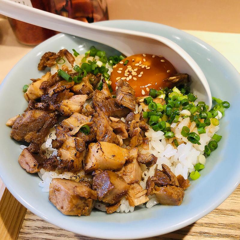 チャーシュー卵黄丼(チャーシュー麺専門店中華そばピース)