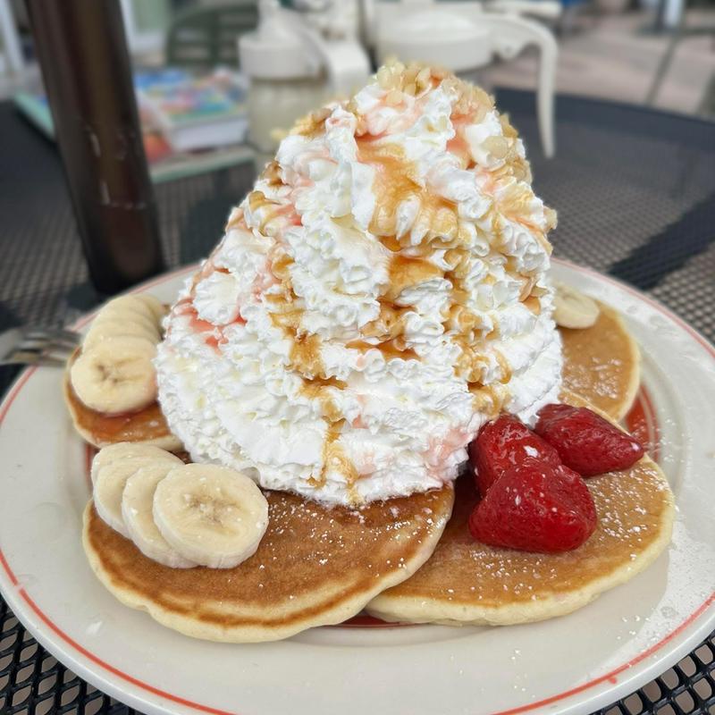 ストロベリー&バナナ ホイップクリームとマカダミアナッツ(エッグスンシングス　横浜山下公園店)