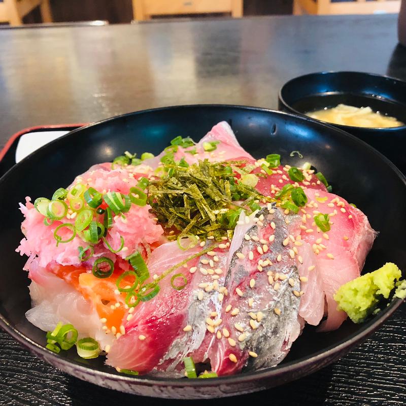 海鮮丼(お食事処はにわ )