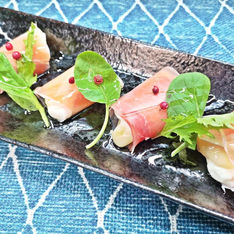 焼きカマンベールの生ハム包み(七つの月の夢 )